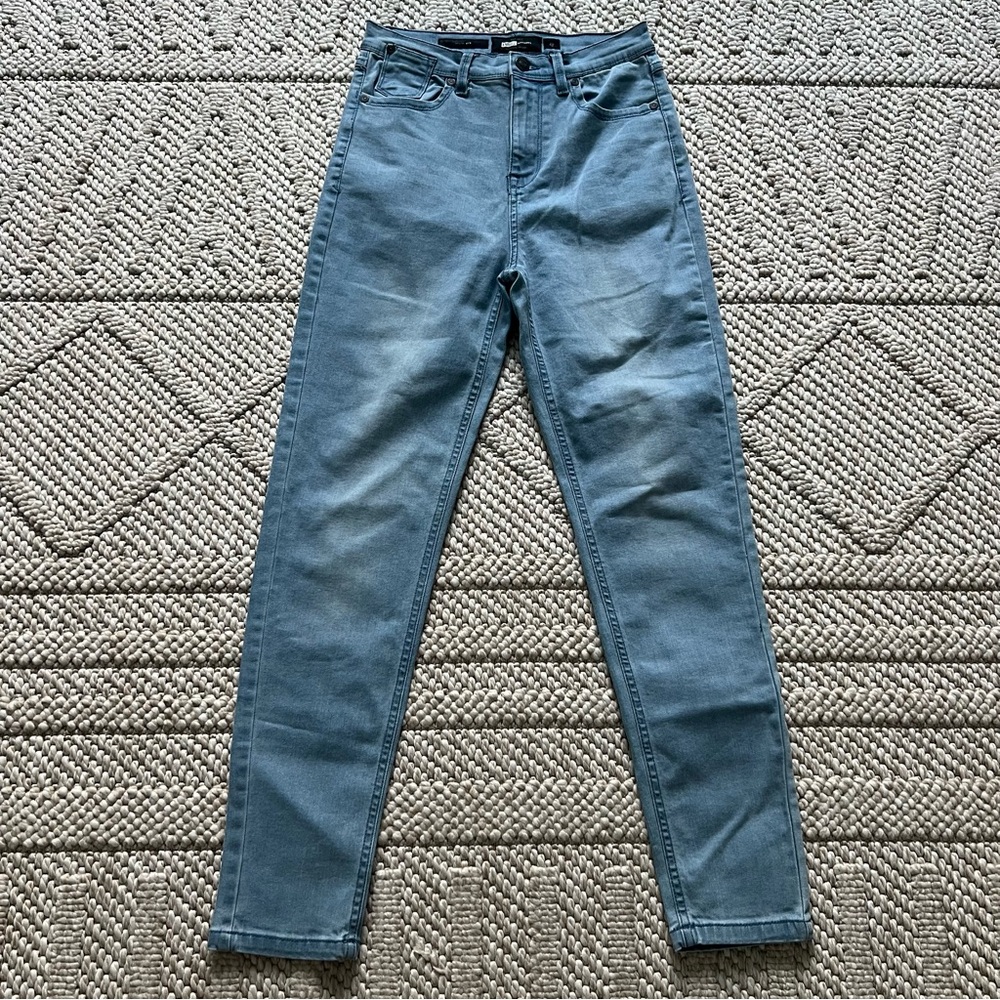 BARBELL APPAREL Mom Fit JEANS 25 Lightwash NWOT